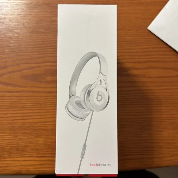 🆕Beats by Dre EP On-Ear Headphones - White - Picture 4 of 4
